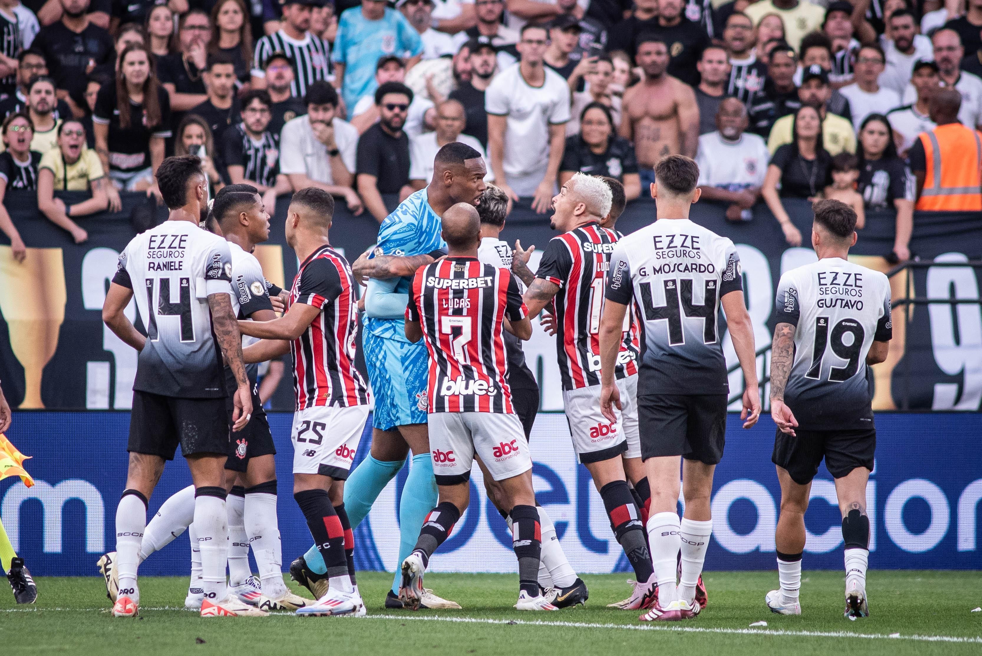 'Otário': Carlos Miguel, do Corinthians, deixa mensagem a jogador do São Paulo no Instagram