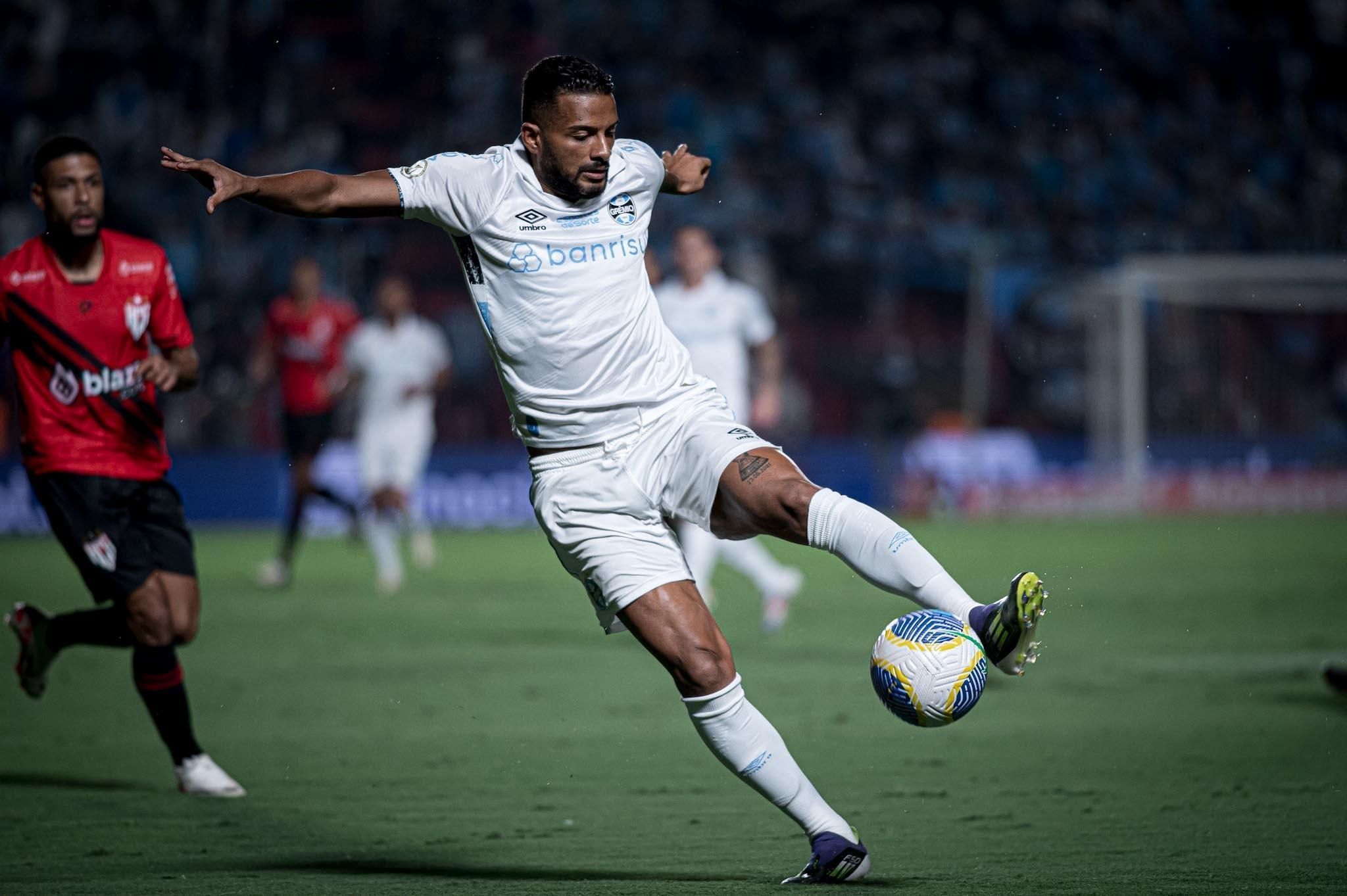 Grêmio empata com Atlético-GO e segue no Z4 do Brasileirão