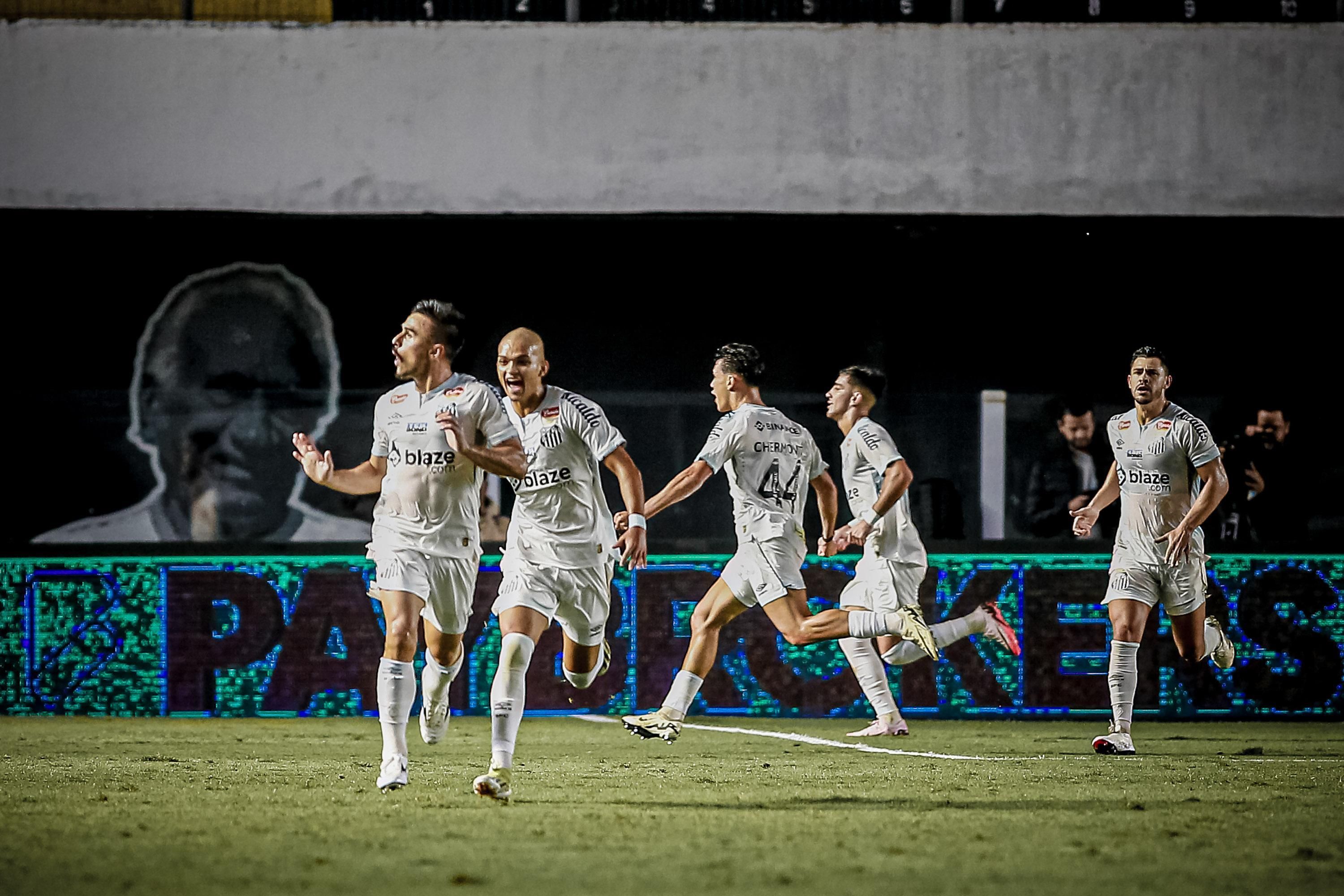 Santos bate Chapecoense com gol nos acréscimos e chega à vice-liderança da Série B