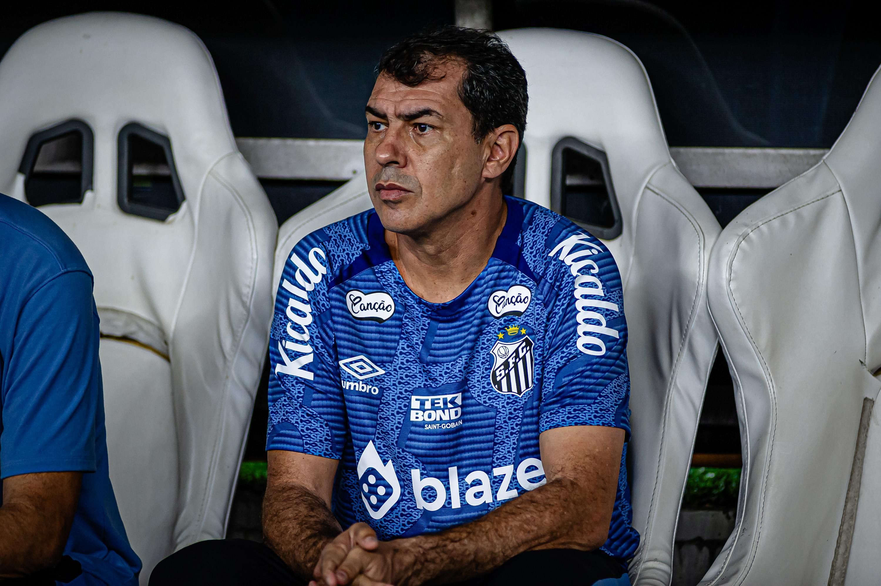 Carille, do Santos, desconversa sobre o Corinthians: 'Pergunta ao meu empresário'