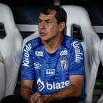 Carille, do Santos, desconversa sobre o Corinthians: 'Pergunta ao meu empresário'