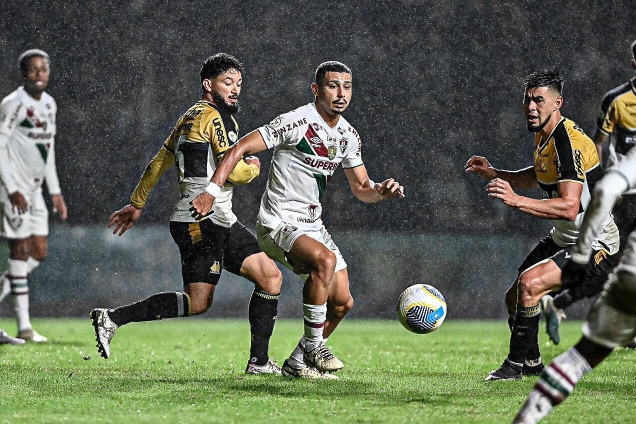Fluminense empata com o Criciúma e segue em situação desesperadora no Brasileiro