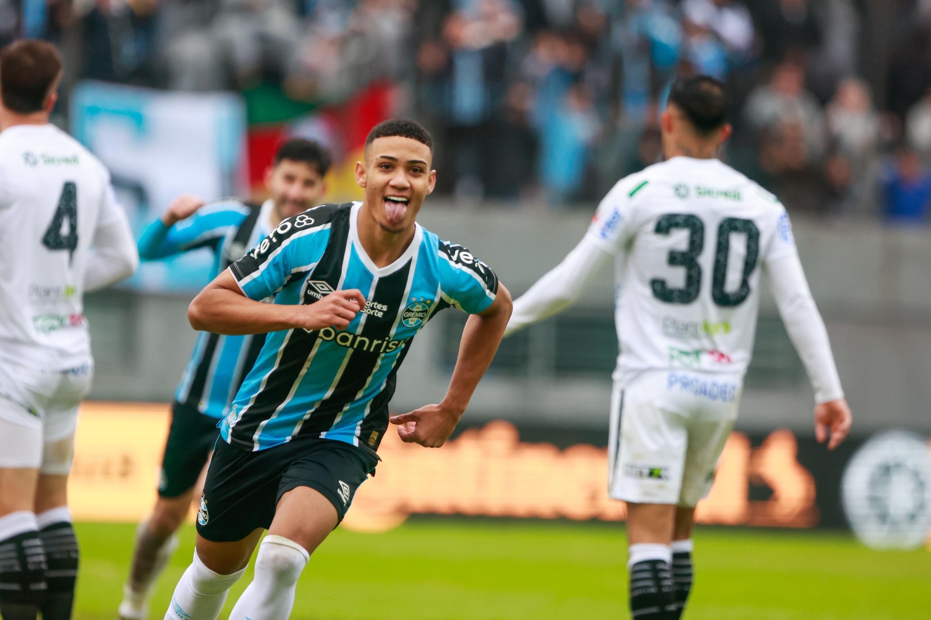 Grêmio vence Operário e avança às oitavas da Copa do Brasil