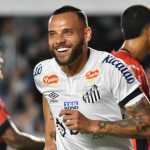 Santos vence Ituano na Vila Belmiro e assume a liderança da Série B