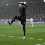 Na estreia de Ramón Díaz, Corinthians vira sobre Criciúma e fica mais perto de deixar Z4