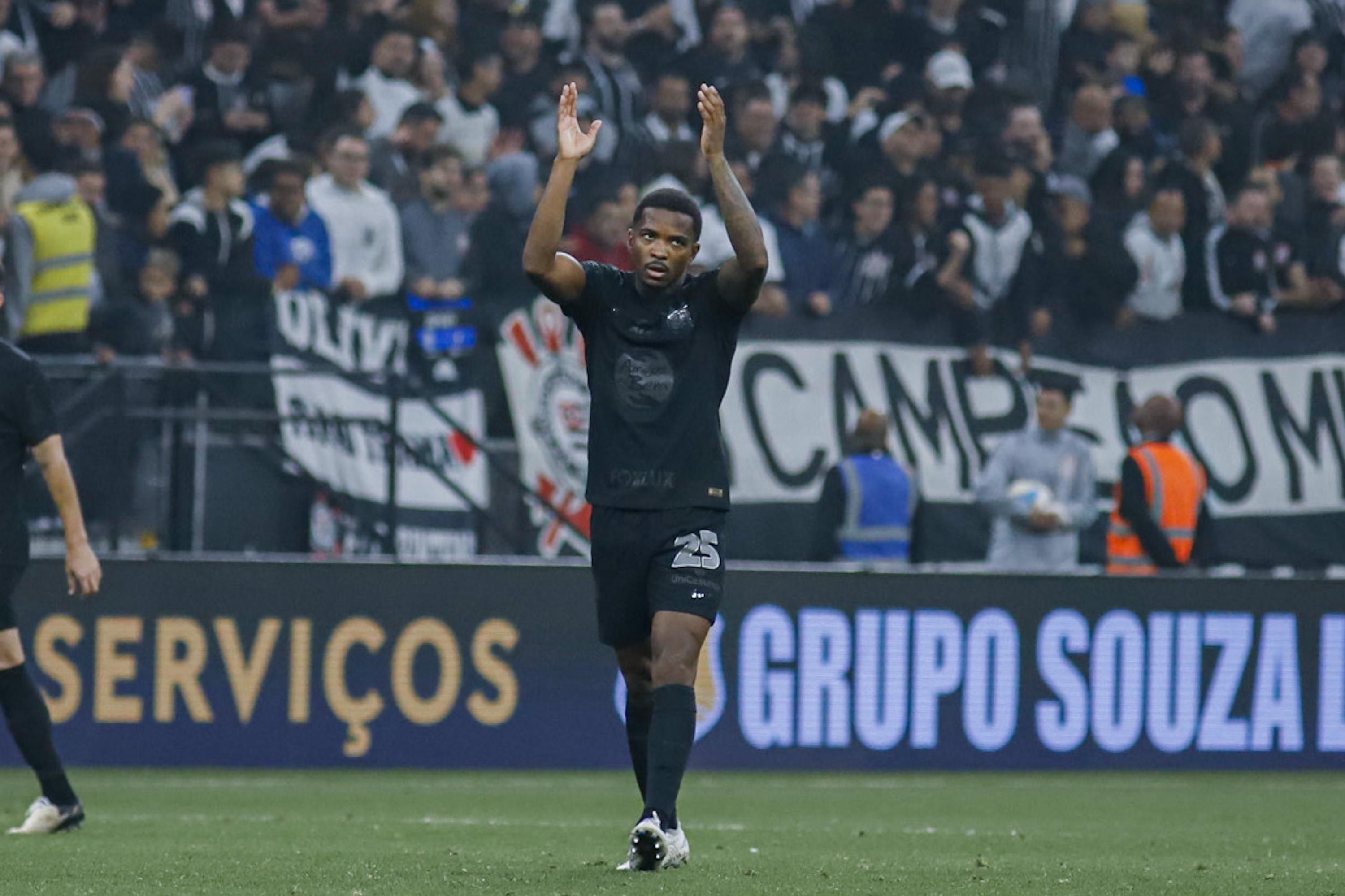 De vilão a herói, Cacá diz o que mudou no Corinthias na estreia de Ramón Díaz
