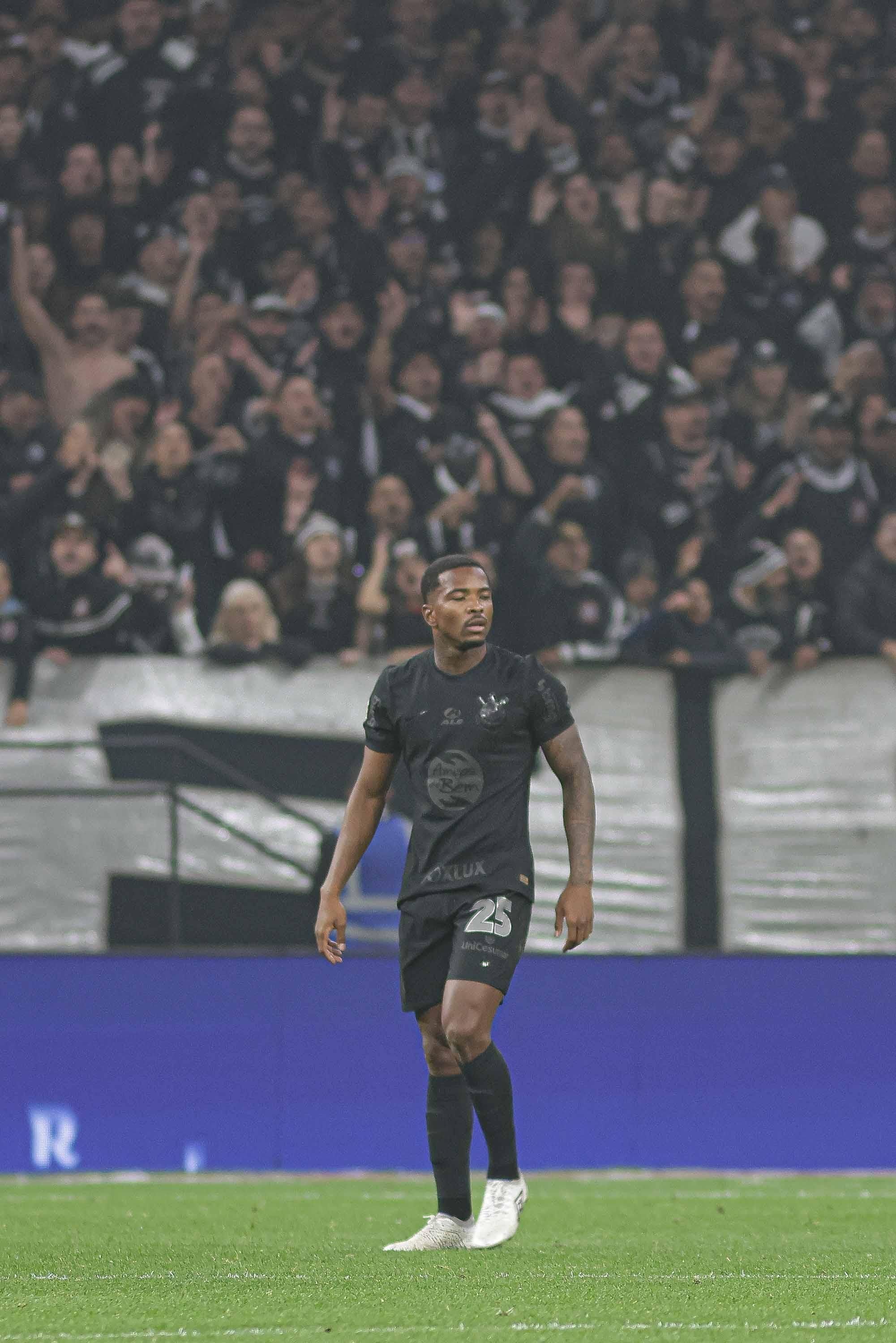 Corinthians toma decisão após Cacá xingar jornalistas na Neo Química Arena