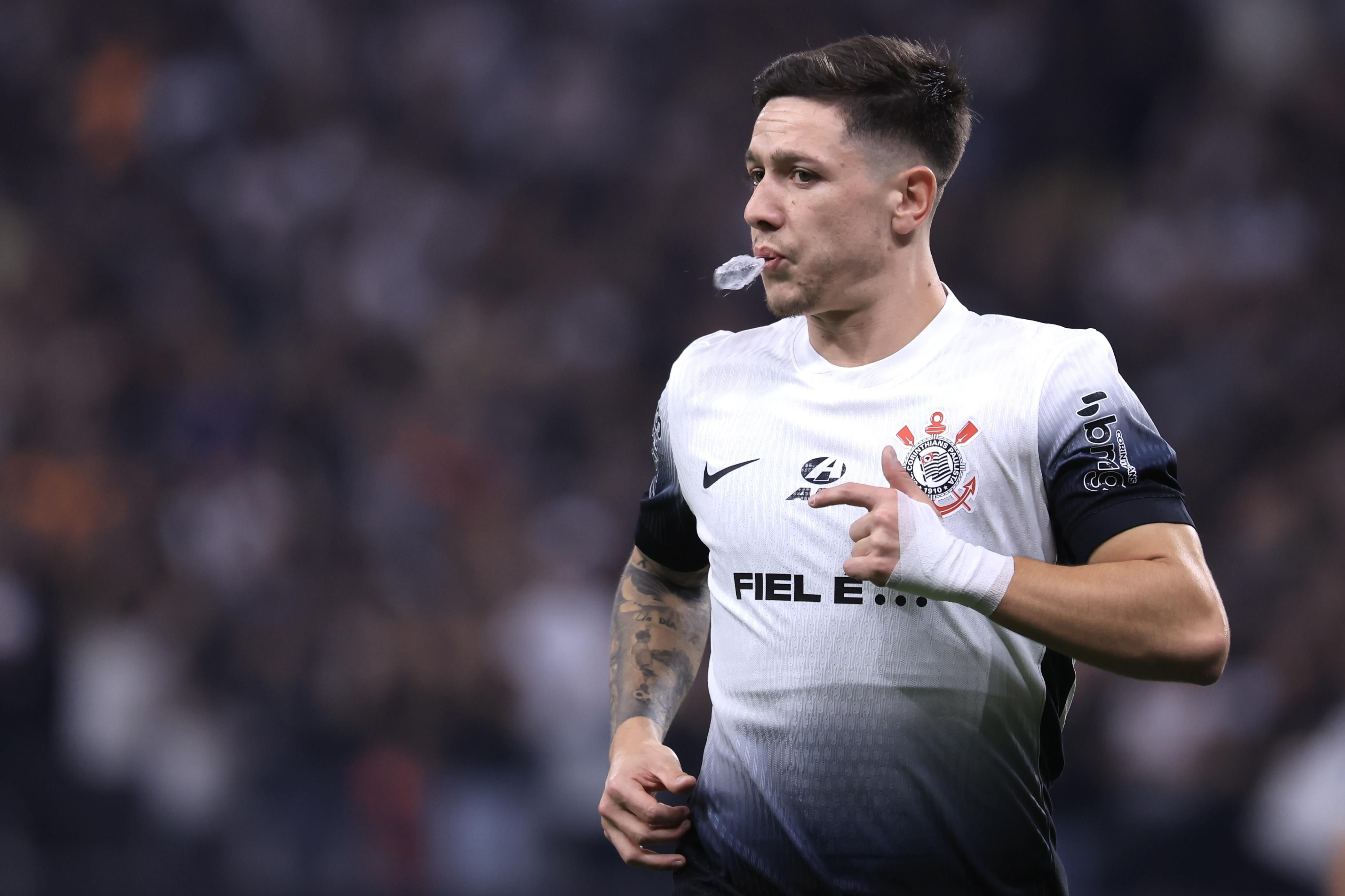 Garro responde sobre possibilidade de deixar o Corinthians