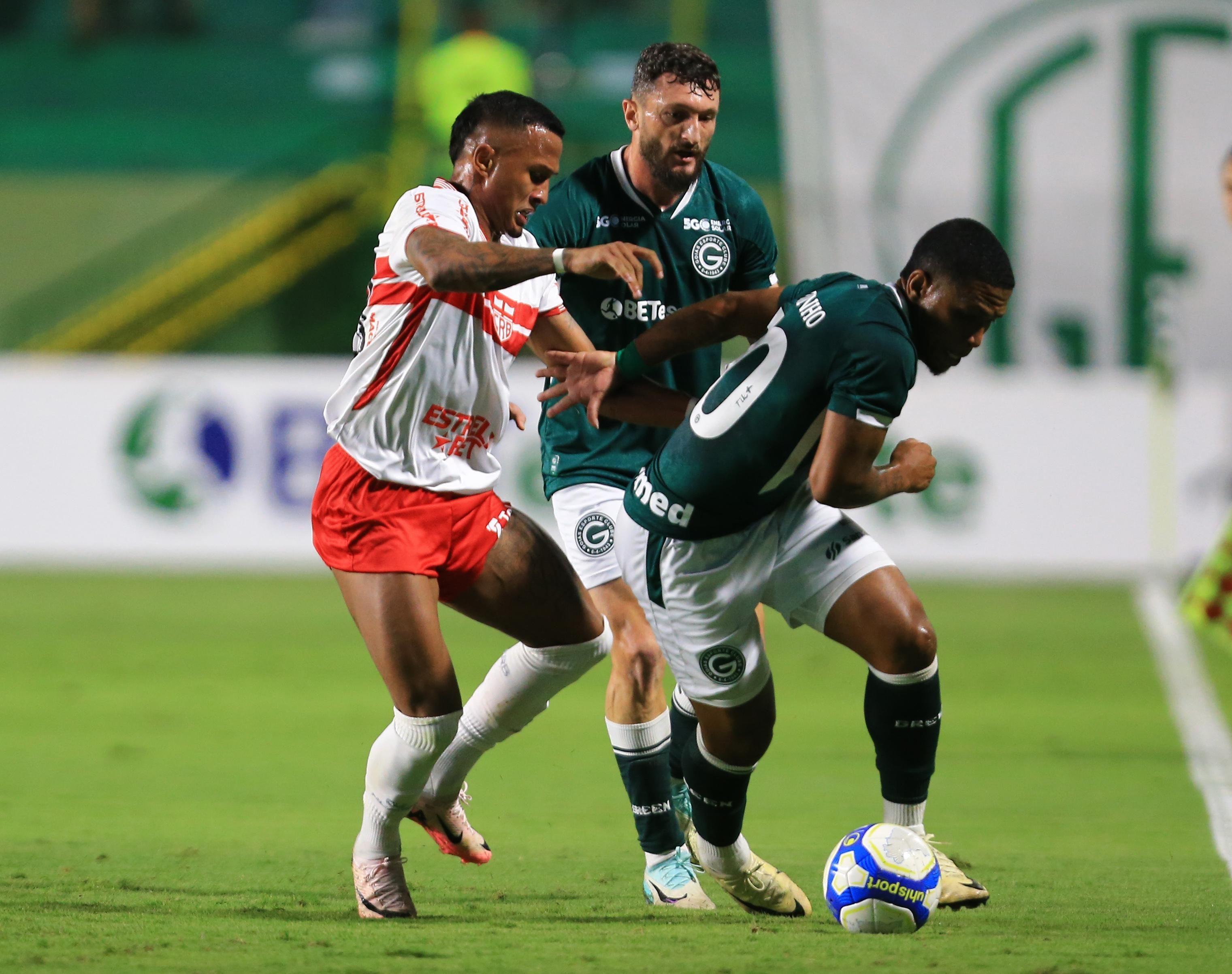 Goiás empata com CRB em casa e perde a chance de entrar no G4 da Série B