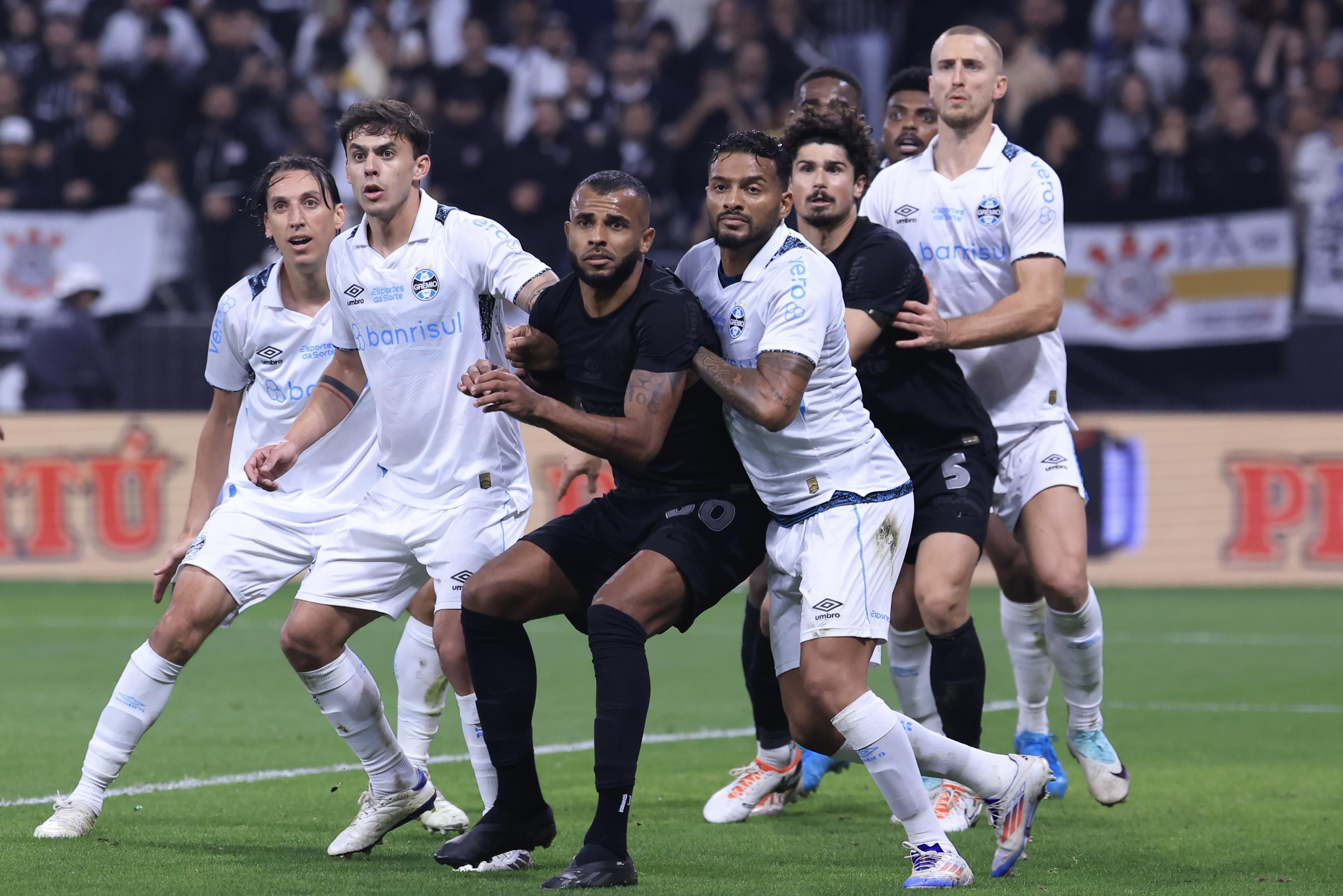 Corinthians e Grêmio criam pouco e empatam pelas oitavas da Copa do Brasil