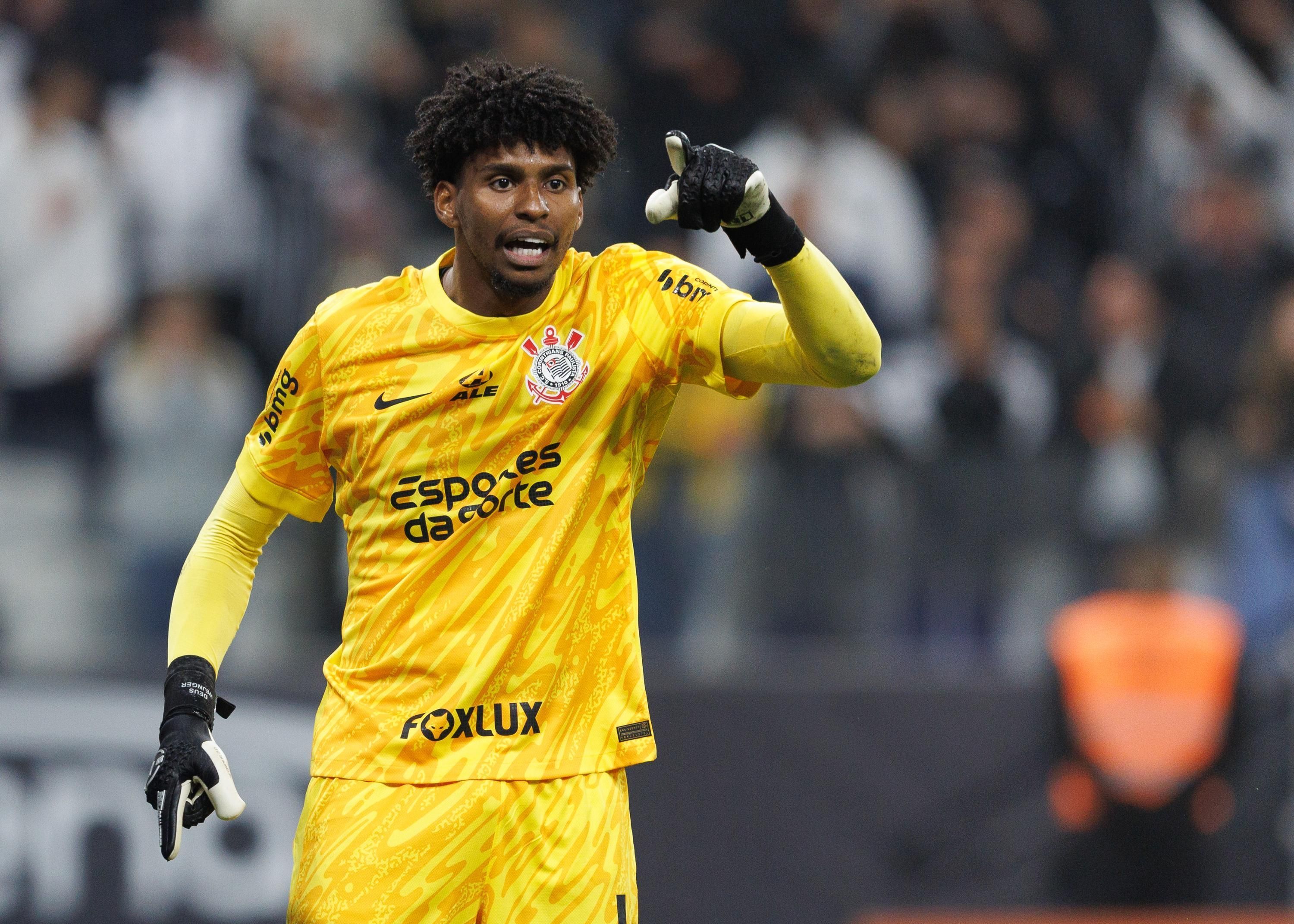 Hugo Souza pede para ser comprado pelo Corinthians: 'Quero permanecer'