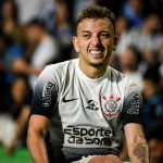 Volante do Corinthians sofre fratura no pé; veja previsão de retorno