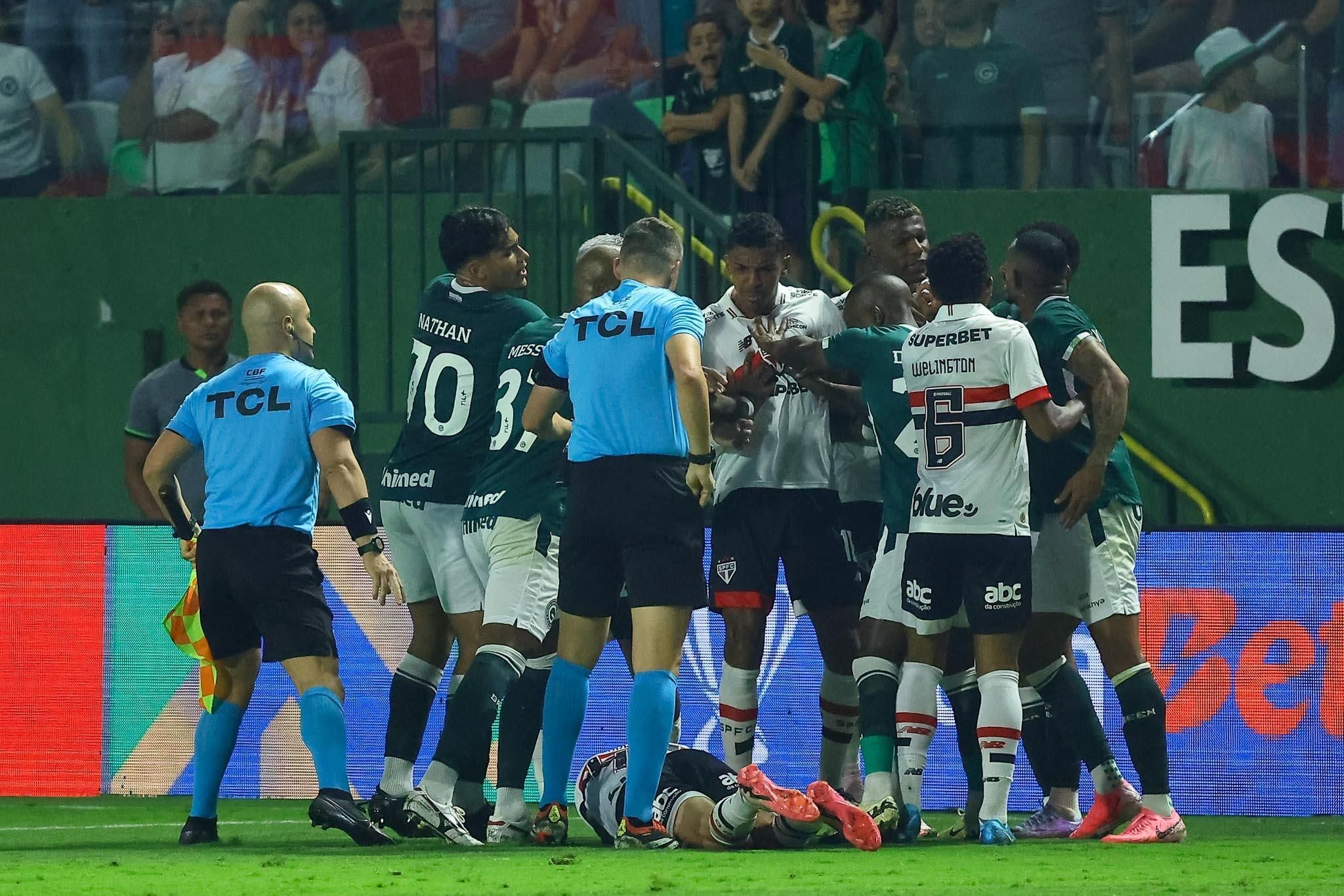 Em jogo com confusão no fim, São Paulo empata com Goiás e avança na Copa do Brasil