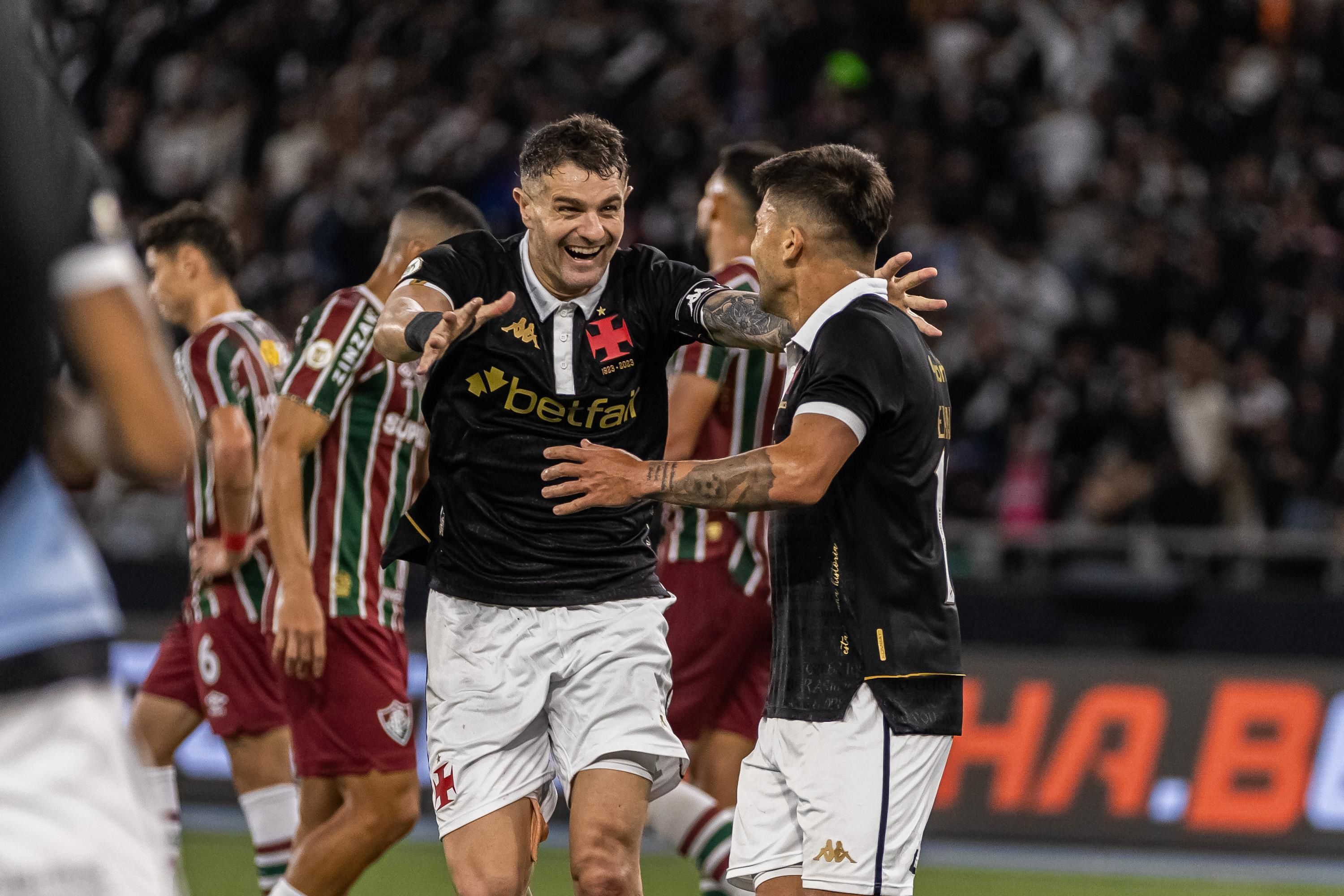 Com gol polêmico, Vasco vence clássico contra o Fluminense pelo Brasileiro
