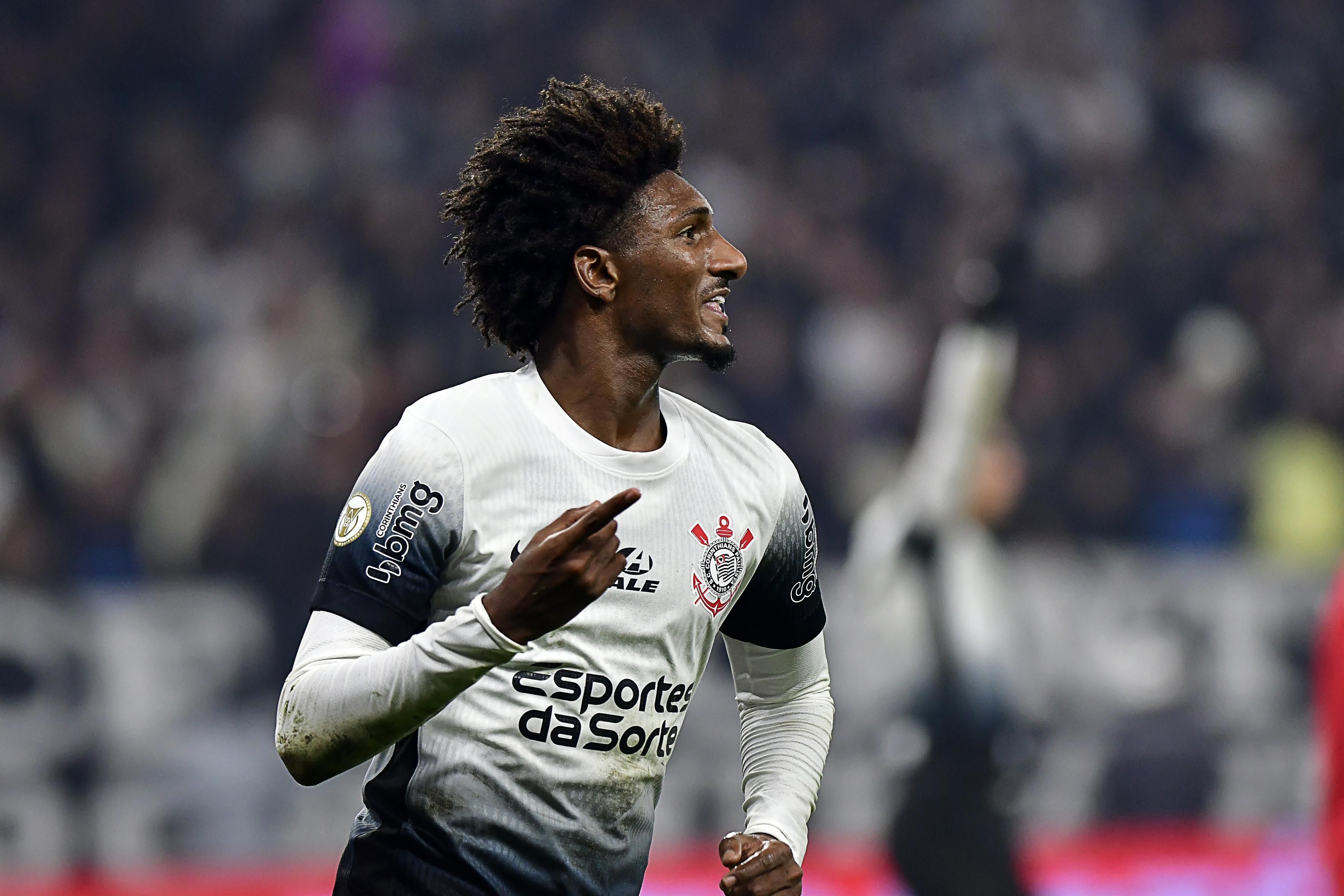 Após gol em estreia, Talles Magno faz promessa à torcida do Corinthians