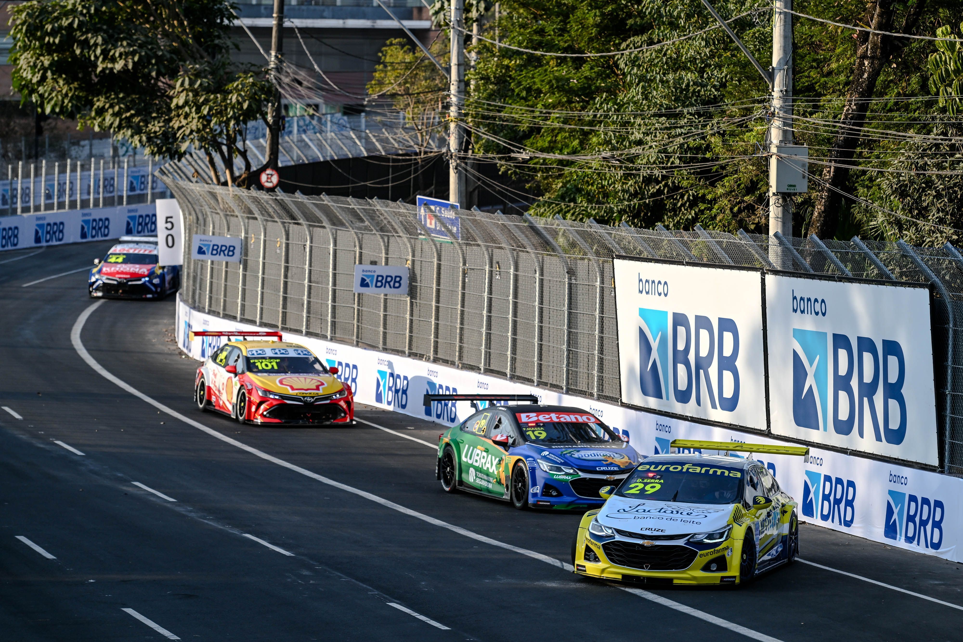 Stock Car em BH: em treino com paralisações, Daniel Serra é o mais rápido