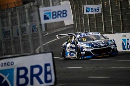 Carros da Stock Car em primeiro contato com o Circuito de Rua de BH durante o shakedown