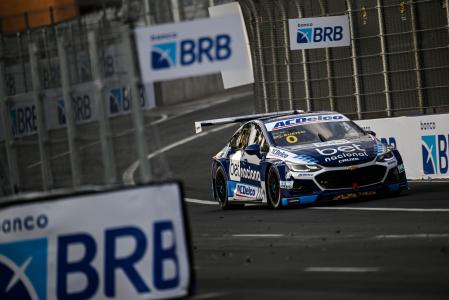 Carros da Stock Car em primeiro contato com o Circuito de Rua de BH durante o shakedown