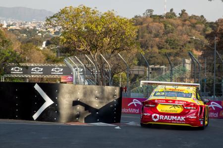 Carros da Stock Car em primeiro contato com o Circuito de Rua de BH durante o shakedown
