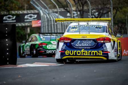 Carros da Stock Car em primeiro contato com o Circuito de Rua de BH durante o shakedown