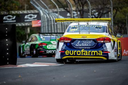 Carros da Stock Car em primeiro contato com o Circuito de Rua de BH durante o shakedown