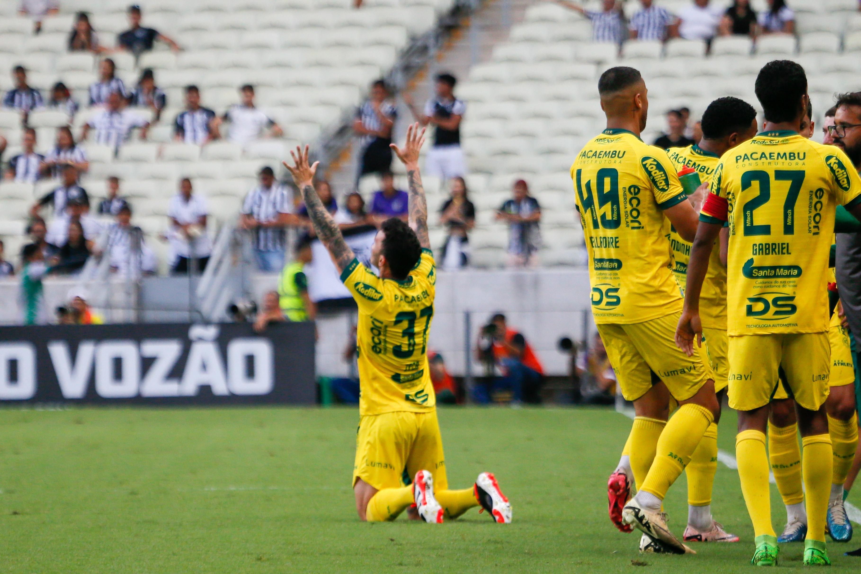 Mirassol marca no fim, vence o Ceará e assume a liderança da Série B