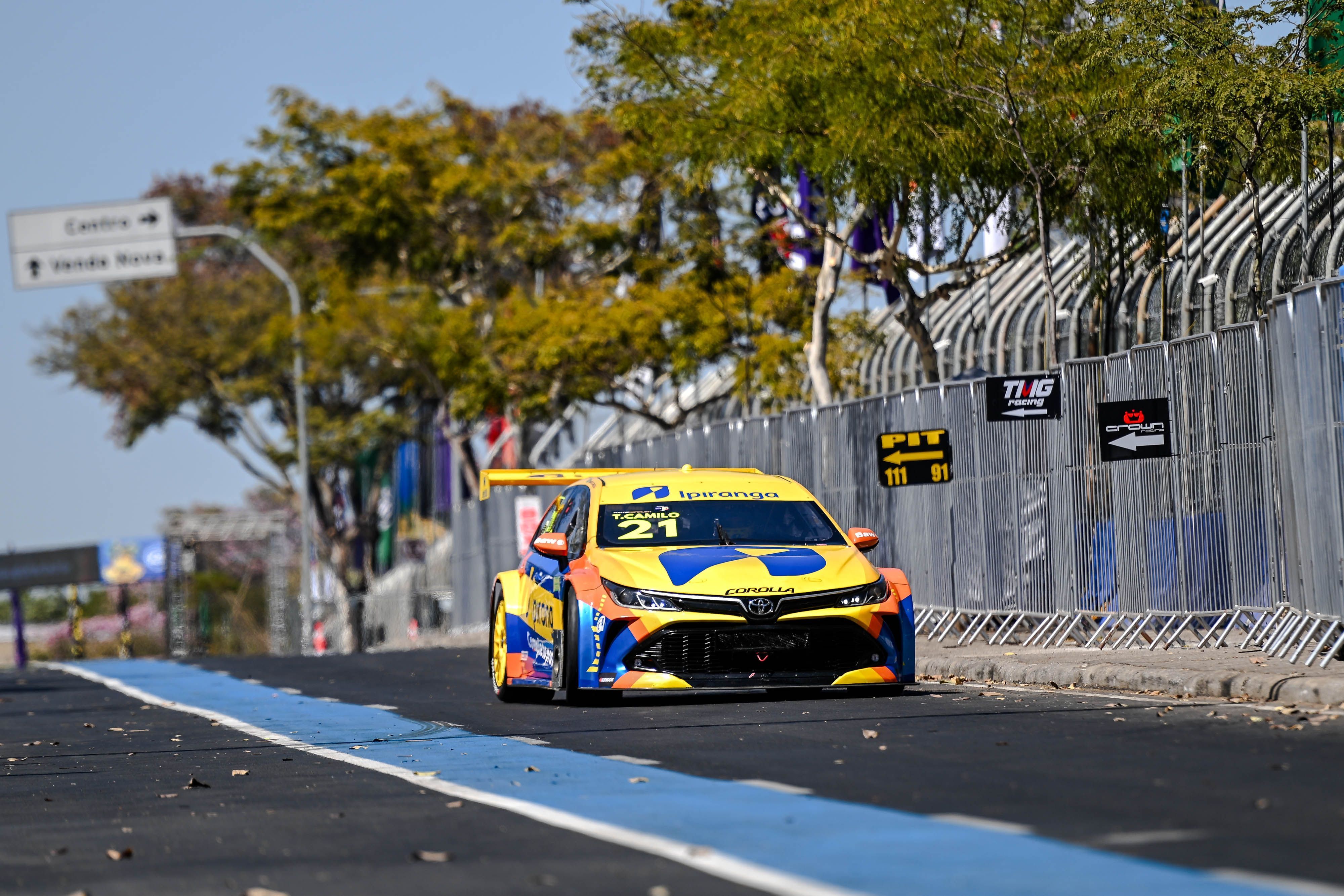 Thiago Camilo brilha e vence corrida sprint da Stock Car em Belo Horizonte