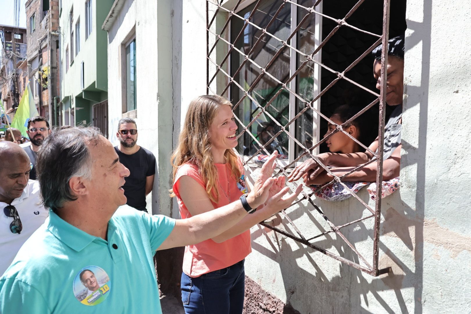 Tramonte visita Morro do Papagaio e diz querer estar perto do povo: ‘sentar em gabinete não adianta nada’