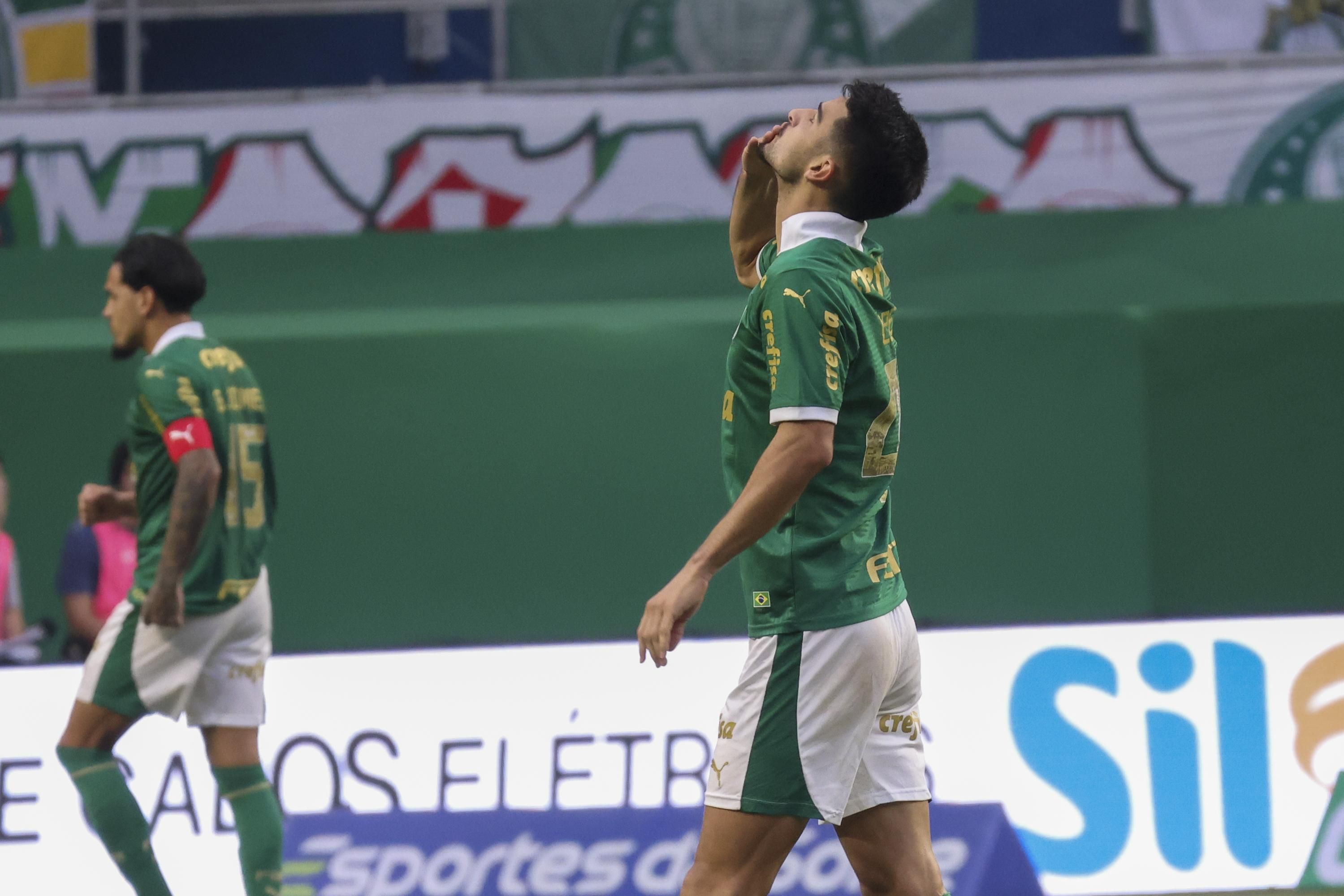 Em clássico quente, Palmeiras vence São Paulo com gol nos acréscimos e segue no G4