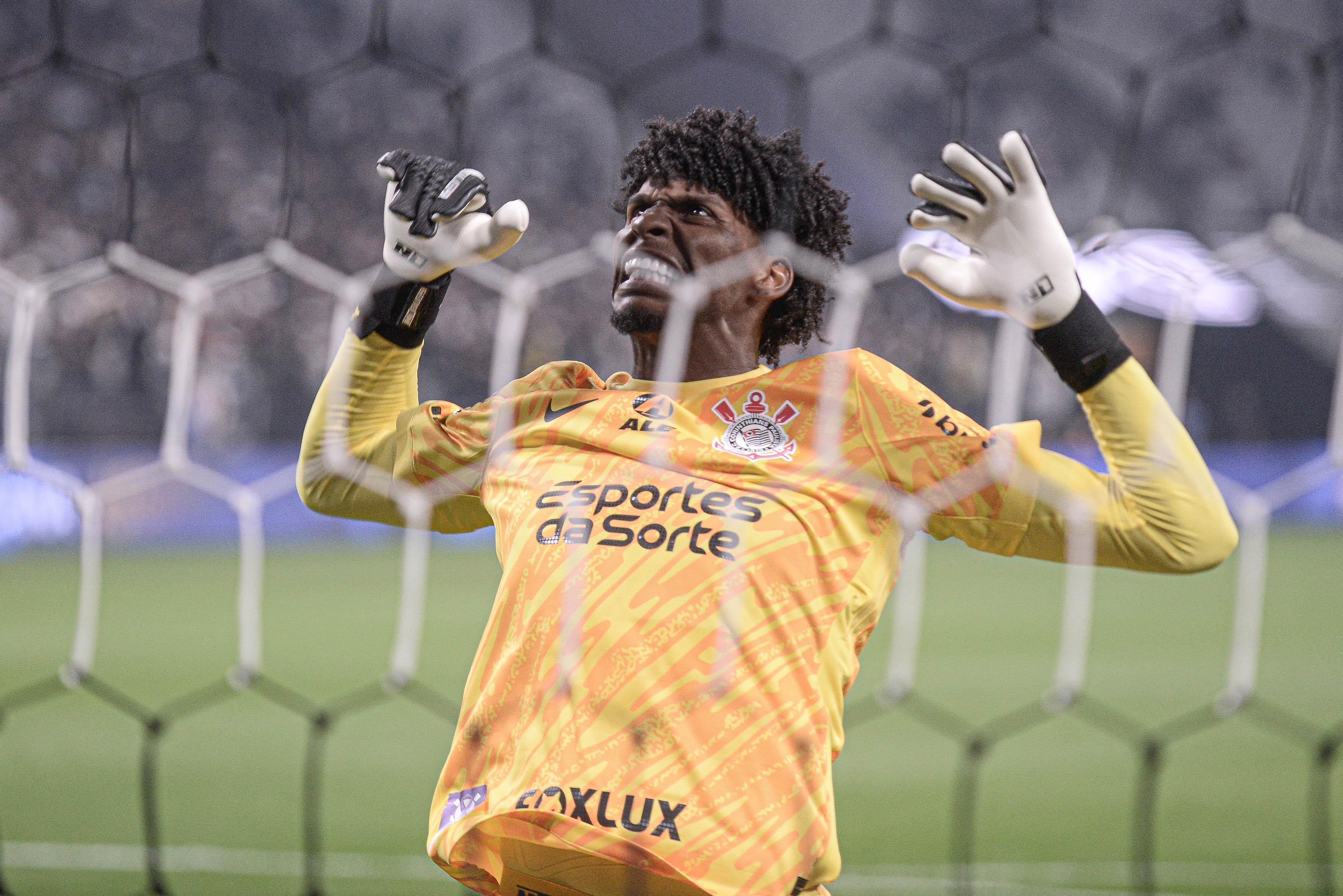 Corinthians aciona cláusula para comprar Hugo Souza junto ao Flamengo