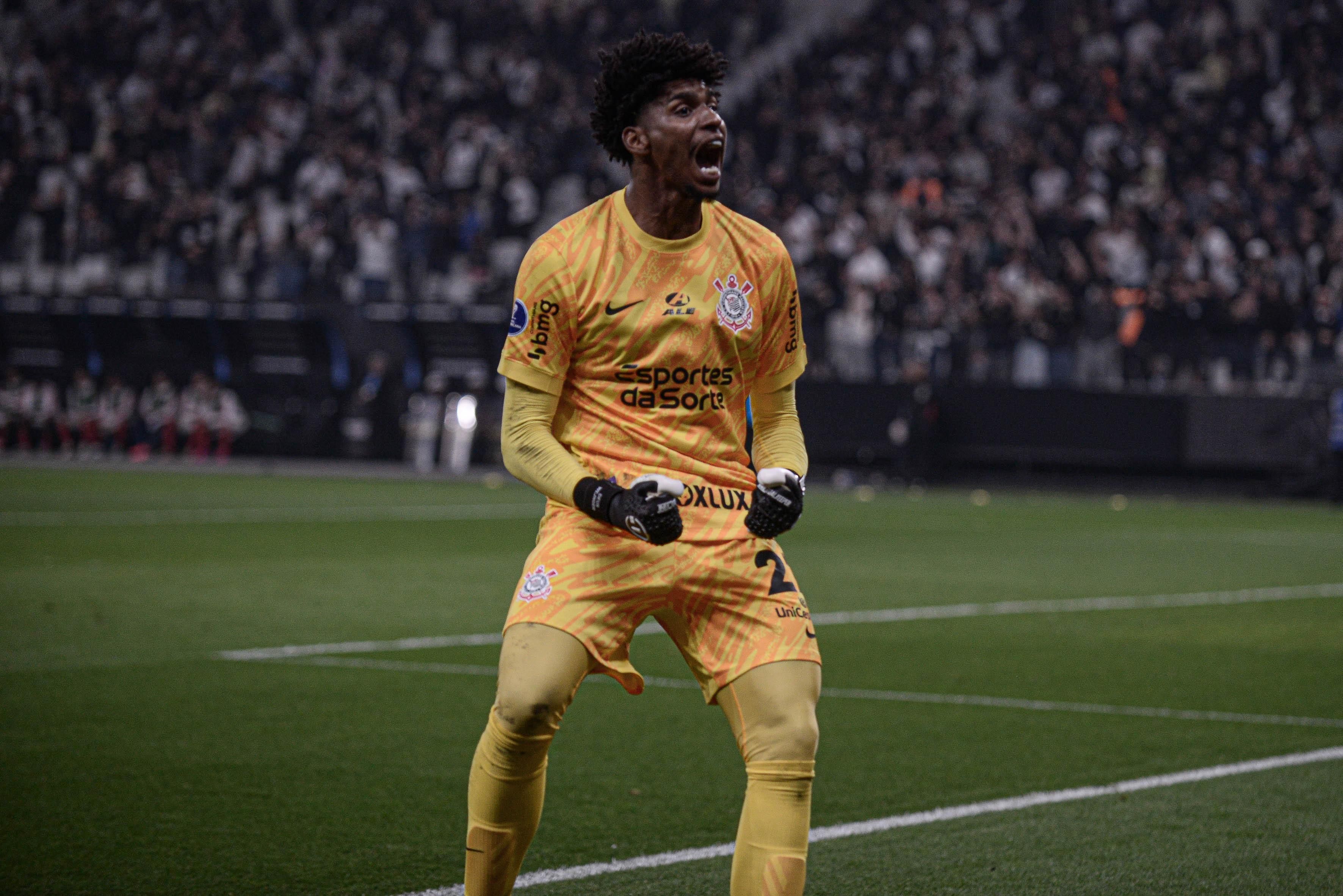 Hugo se emociona após classificação do Corinthians: 'Mais importante da minha vida'