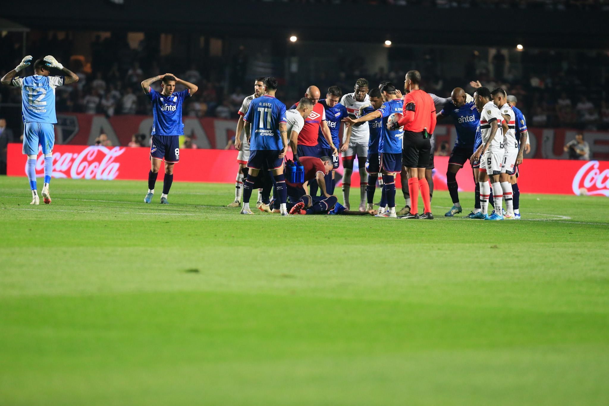 Jogador do Nacional que passou mal em jogo com o São Paulo está em CTI