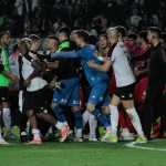 Segurança do Vasco se envolve em briga com jogadores do Athletico-PR em São Januário