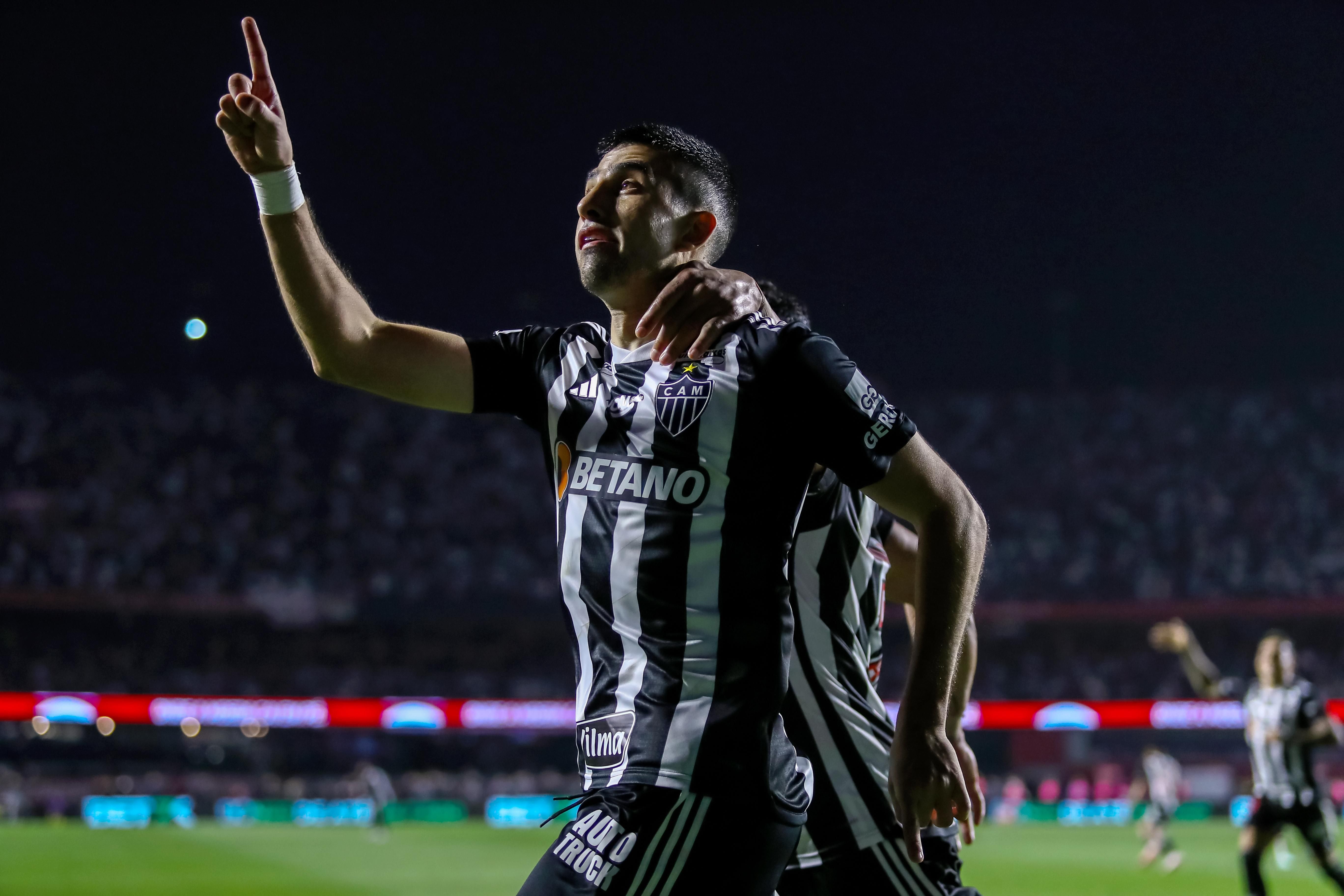 Herói do Atlético, Battaglia reage à vitória e vantagem na Copa do Brasil