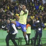 Brasil vence o Equador, alivia situação nas Eliminatórias, mas sai vaiado em Curitiba