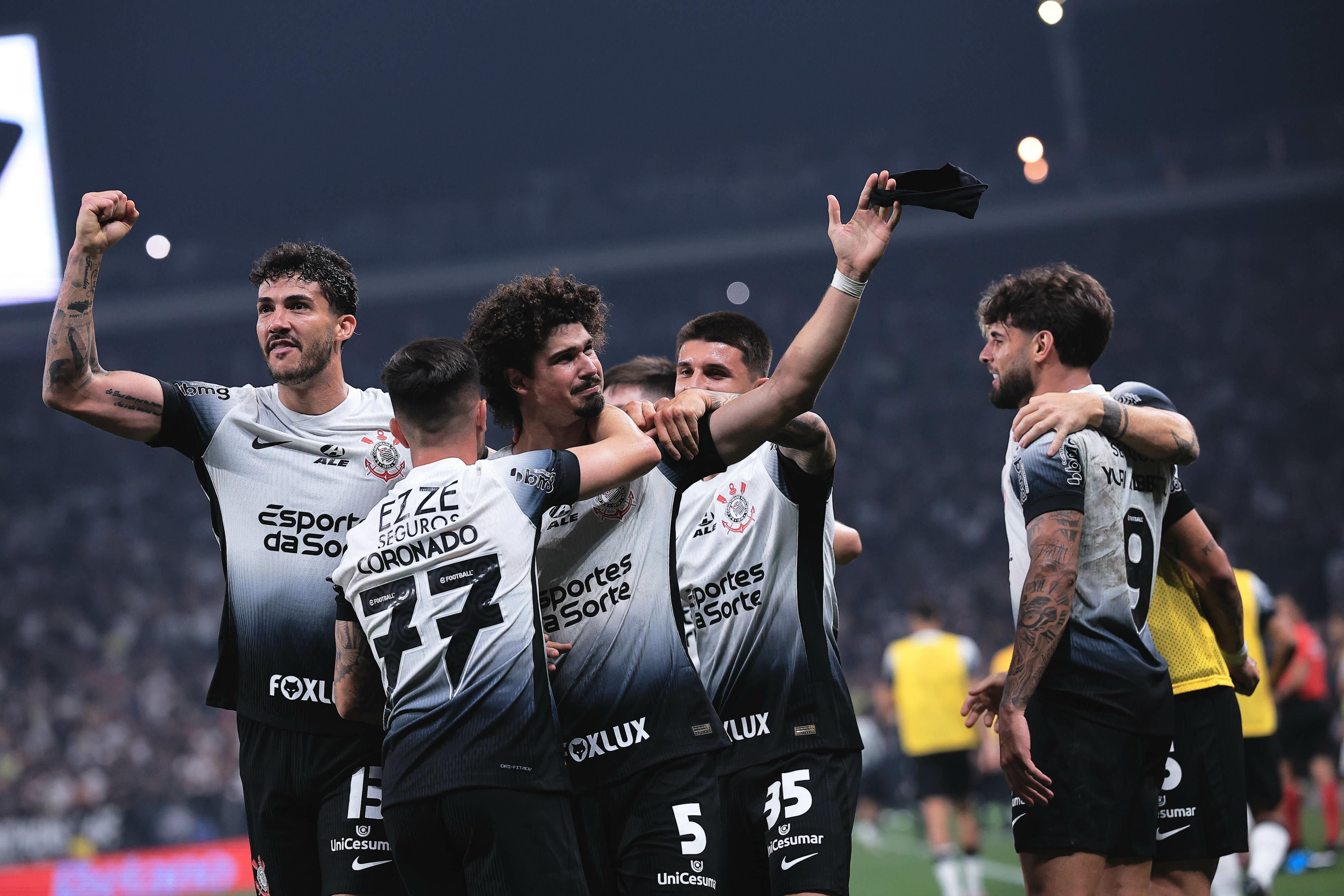 'Isso é ser corintiano': André Ramalho celebra gol heroico que classificou o Corinthians