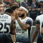 Emiliano Díaz reage à estreia de Depay no Corinthians; confira