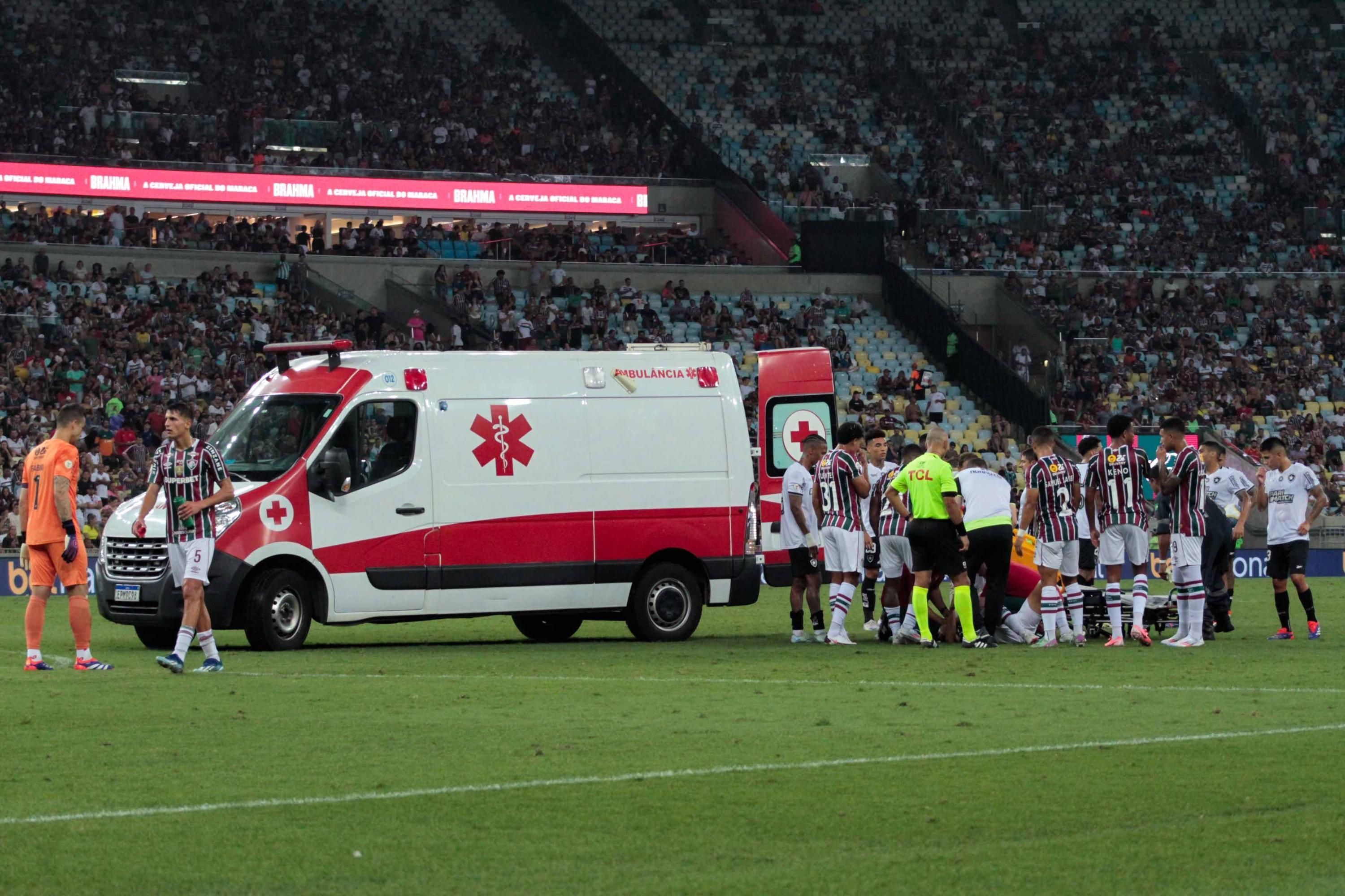 Fluminense atualiza situação de saúde de Nonato após choque contra o Botafogo