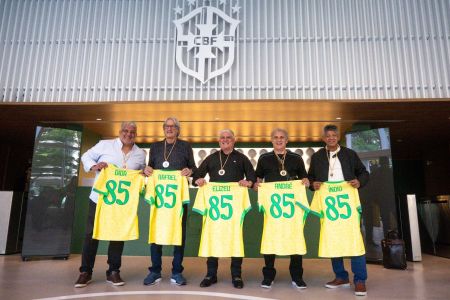 Dida, Rafael Cammarota, Elizeu, André e Índio representaram o Coritiba na sede da CBF