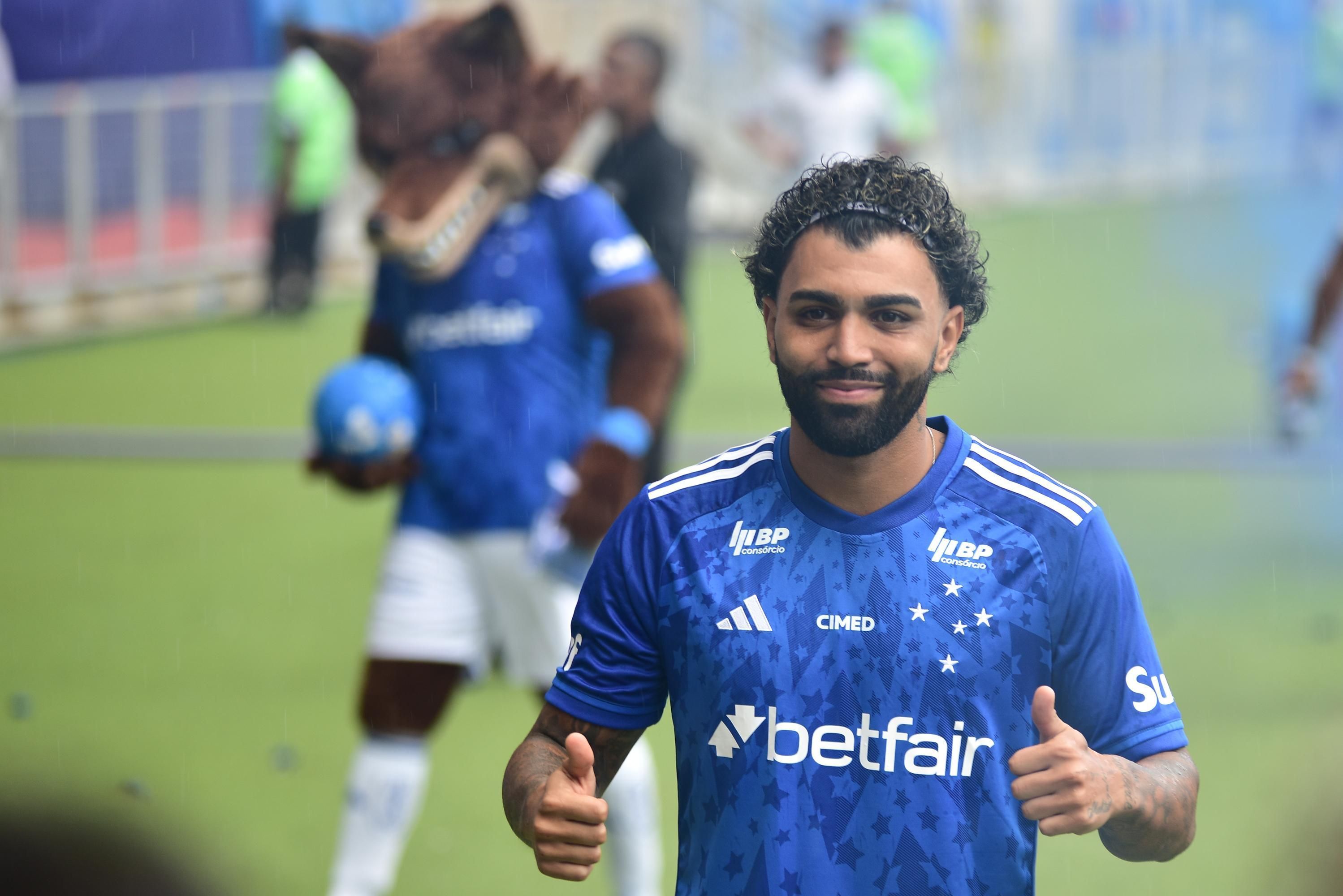 Gabigol manda recado à torcida do Cruzeiro: 'Voltar a ser campeão'