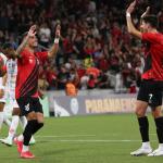 Athletico-PR goleia Rio Branco e assume liderança do Paranaense