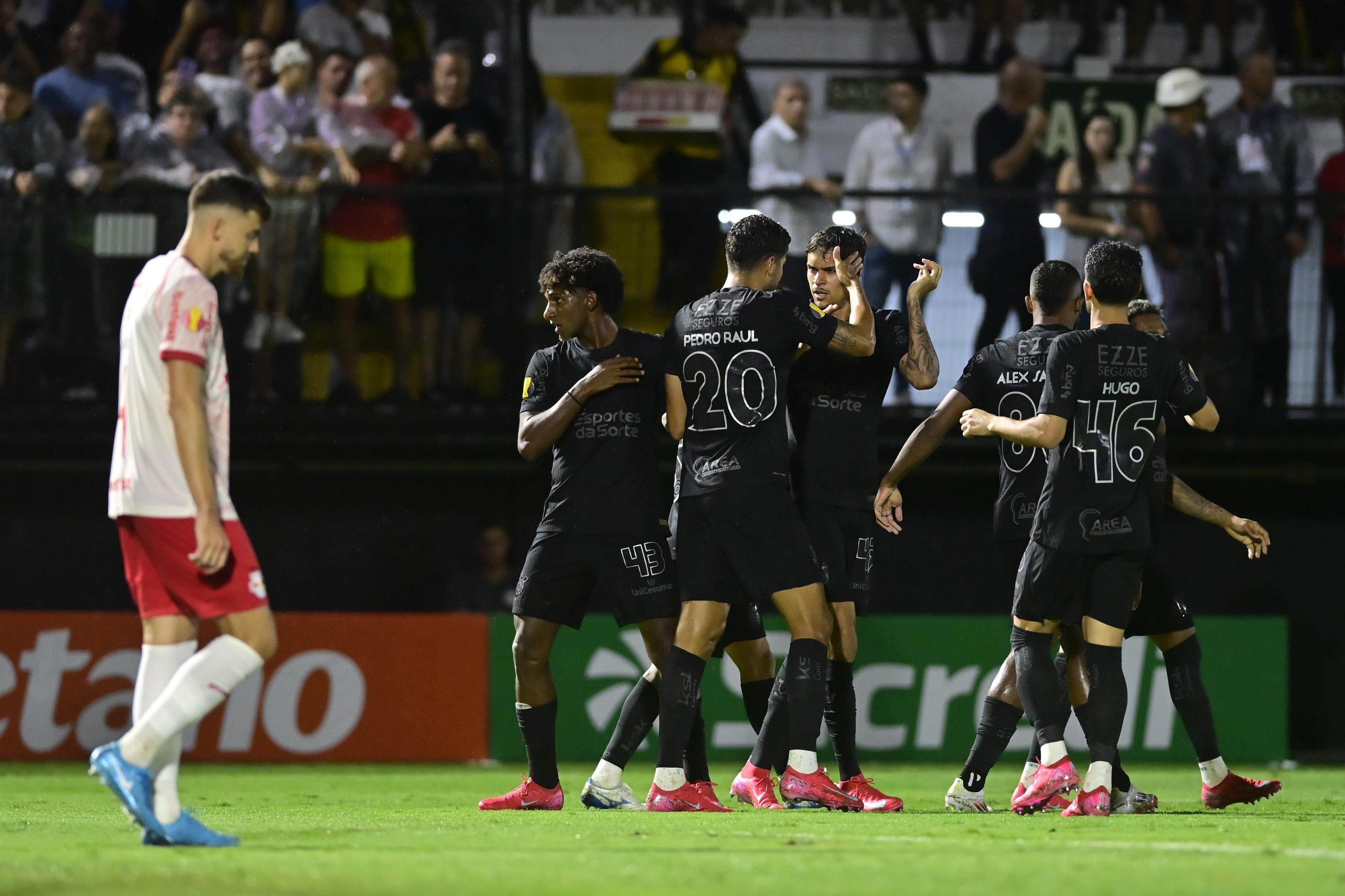 Corinthians vira sobre o Red Bull Bragantino e estreia com vitória no Paulistão