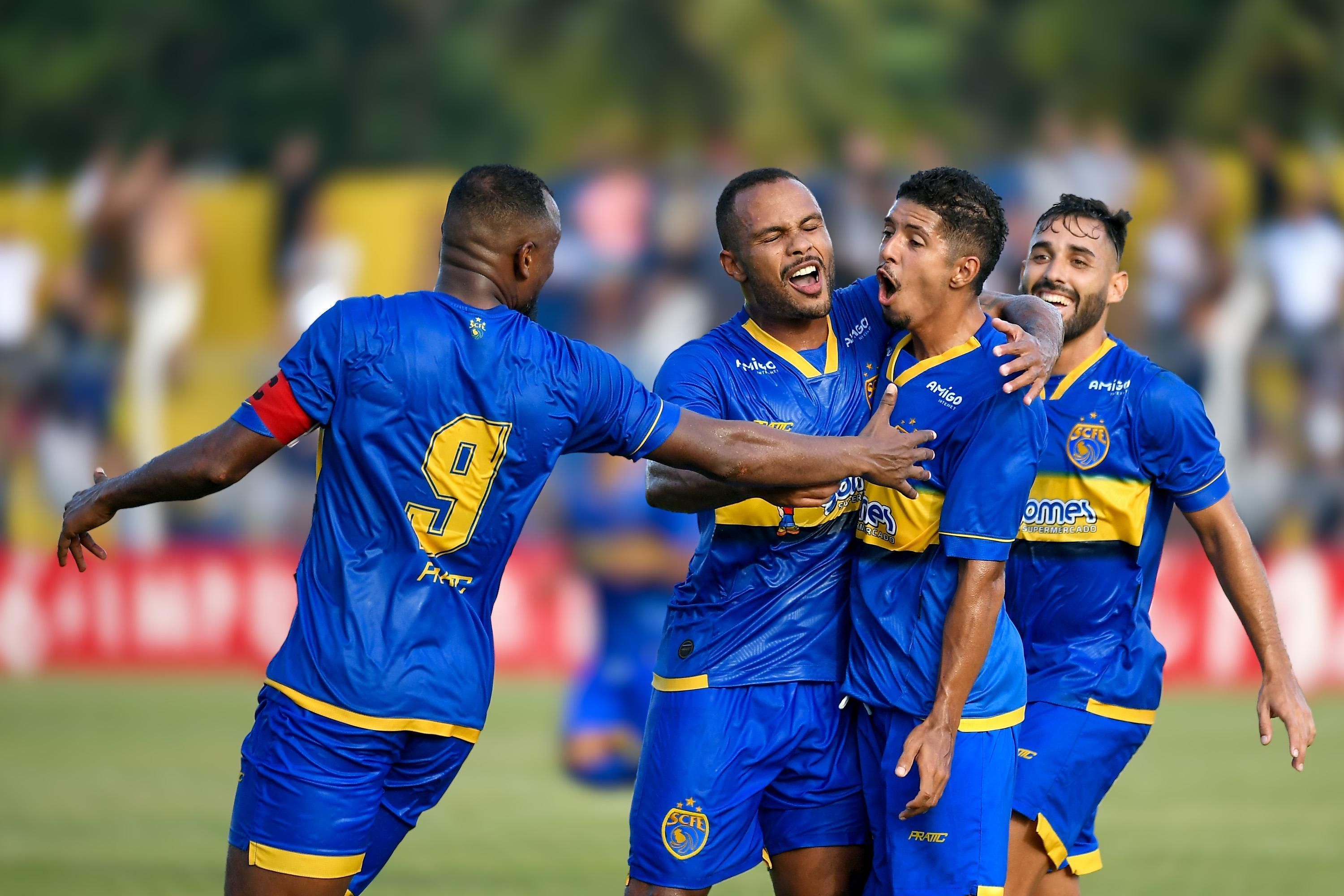 Carioca: Sampaio Corrêa-RJ vence Botafogo com dois a menos e zagueiro no gol