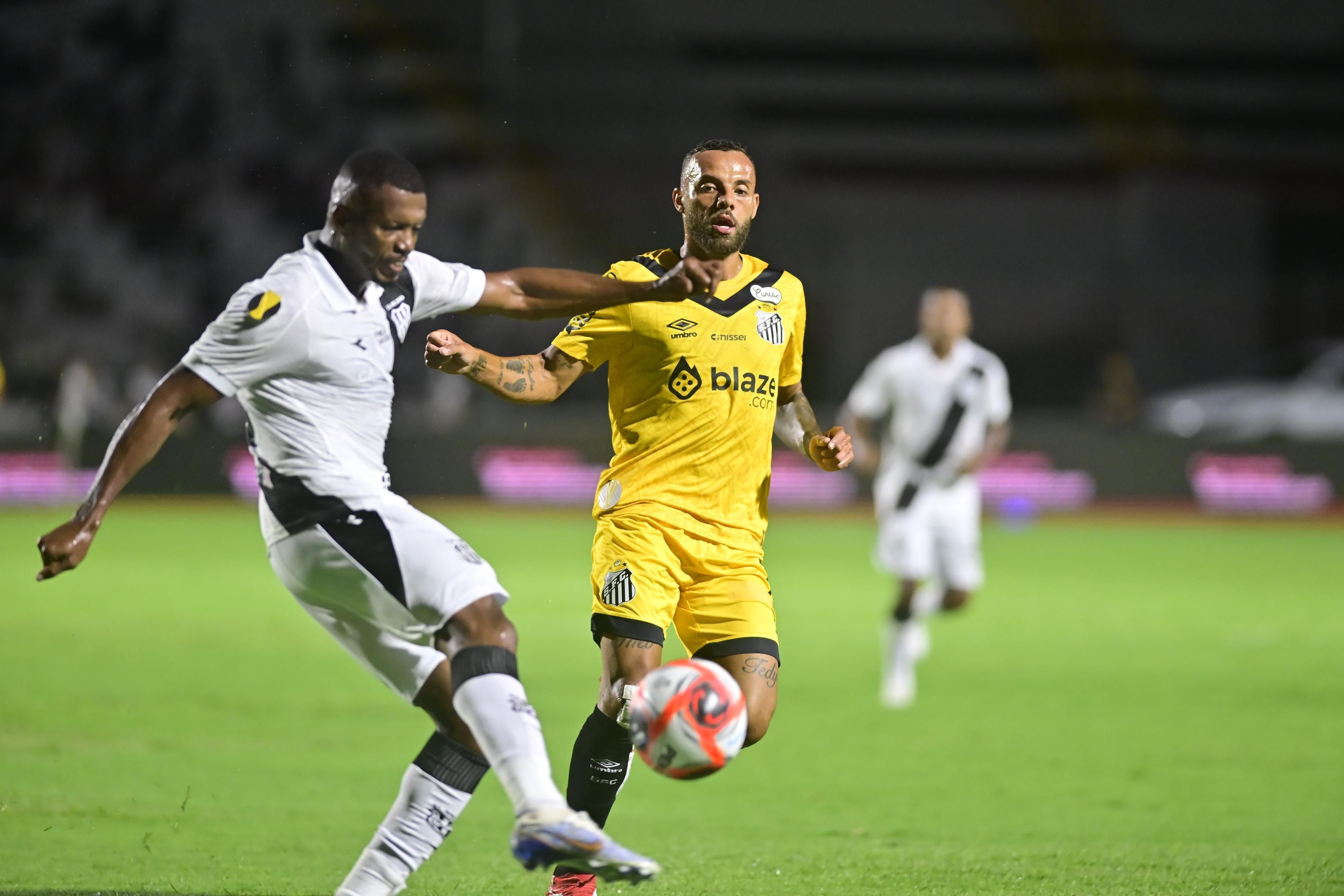 Ponte Preta e Santos empatam pelo Paulistão