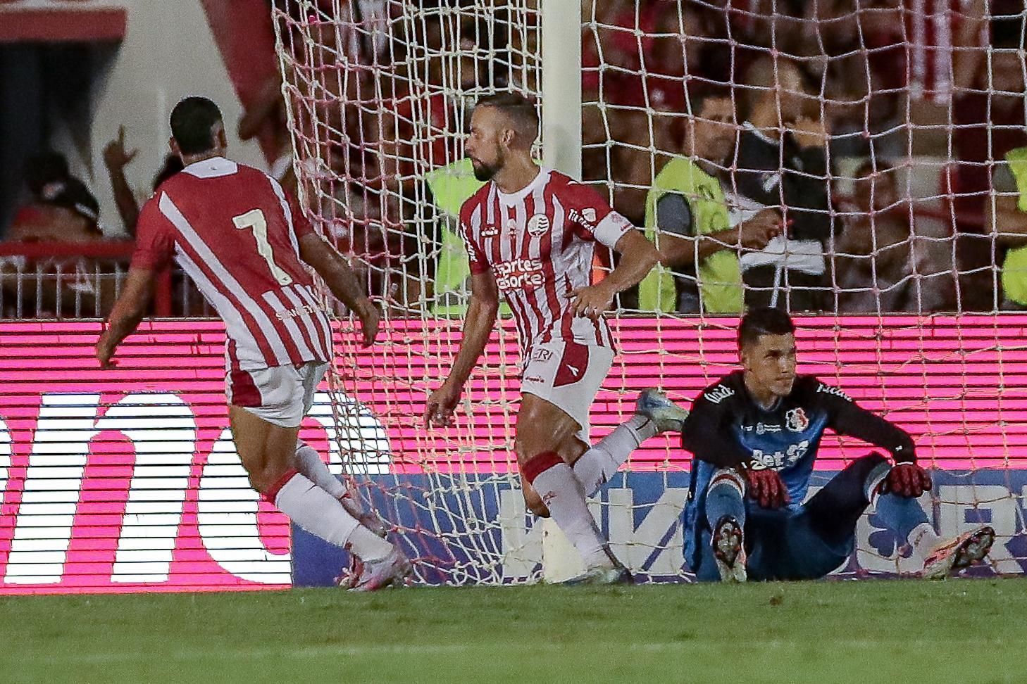 Náutico vence Santa Cruz e se recupera no Campeonato Pernambucano