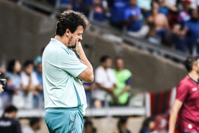 Fernando Diniz durante jogo do Cruzeiro contra o Betim no Mineirão