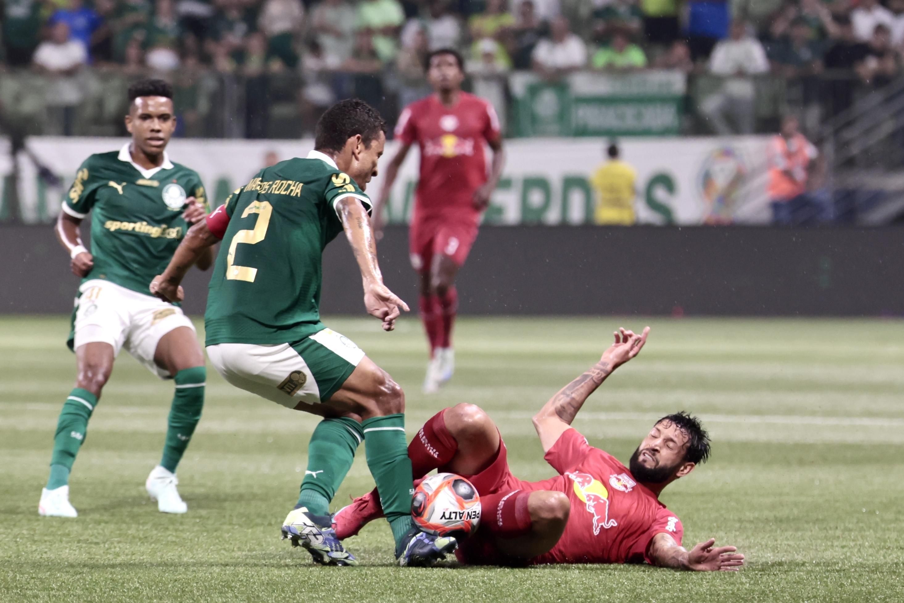 Palmeiras empata com Bragantino sob olhares de Klopp e protestos da torcida