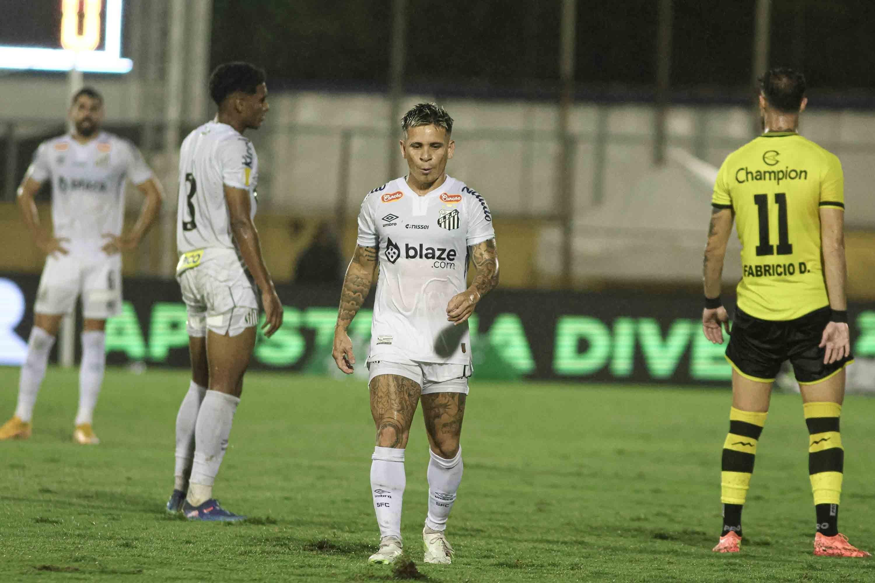 Santos perde para o São Bernardo e conhece terceira derrota seguida no Paulistão