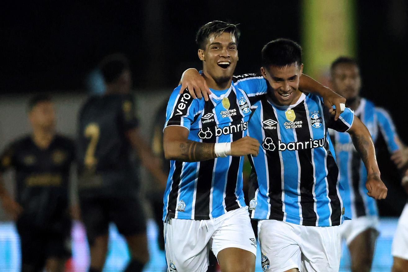 Arezo brilha, e Grêmio goleia o Monsoon para se isolar na liderança do Gauchão