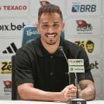 Apresentado no Flamengo, Danilo revela incentivo de craques da Seleção Brasileira